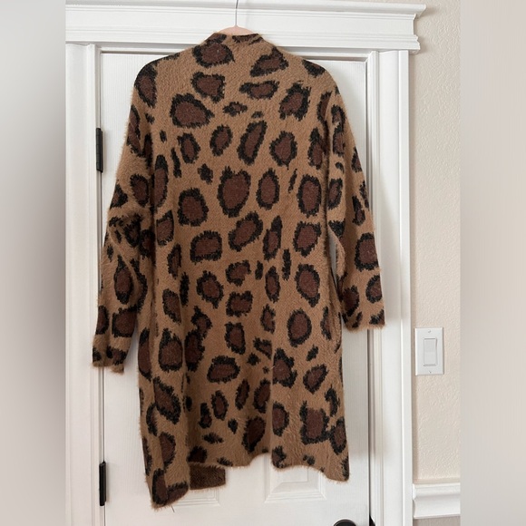 Fuzzy Cardigan Super Soft Size Medium Leopard Print - Picture 2 of 2
